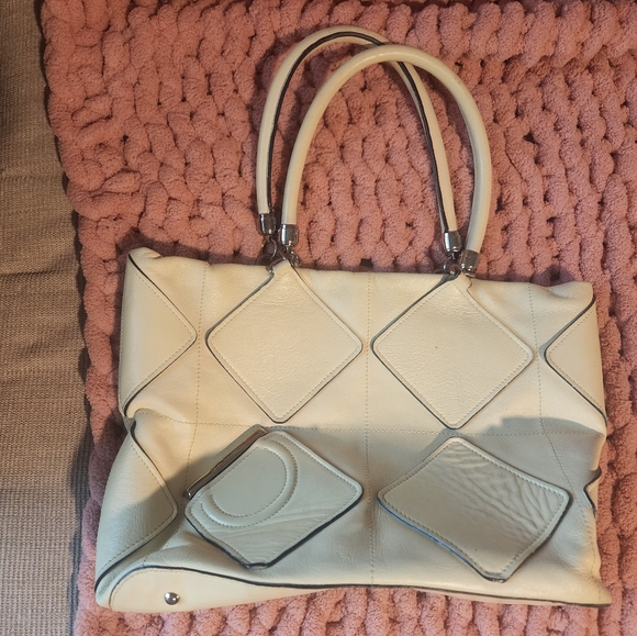 Salvatore Ferragamo Elegant Cream Quilted Shoulder Bag
